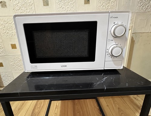 Logik 700w microwave oven - microwave,